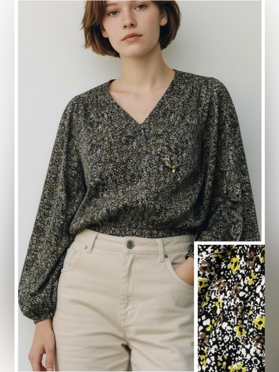 knot sisters Tops - NWT Knotsisters V-Neck Long Sleeve Floral Blouse, Black with smocked waistband